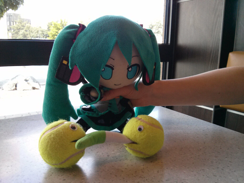 Ball-kun und Derp-kun streiten sich um Mikus Lauch