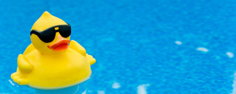 Ente mit Konfetti in der Nase